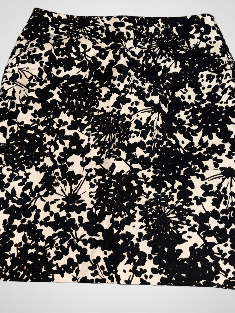Banana Republic Black and Cream Floral-Print Pencil Skirt